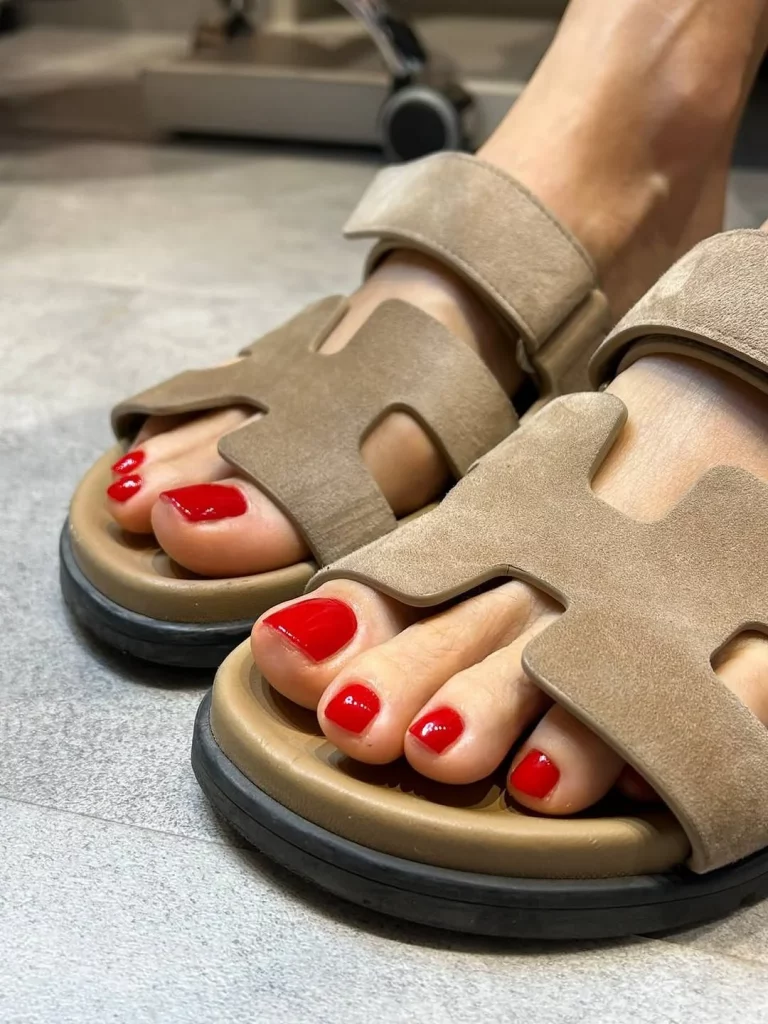 Summer Pedicure Colors 2026: Trendy Pink, Blue & Chic Pedi Ideas for Every Skin Tone